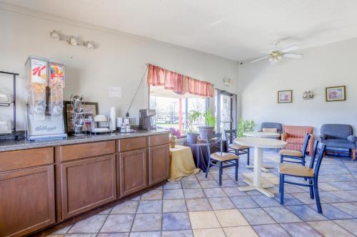 Előcsarnok, Cozy Garden Inn By OYO Hwy 40 Richmond in Richmond (Indiana)