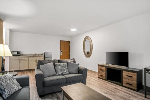 Econo Lodge Inn & Suites Auburn