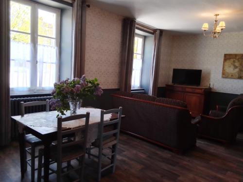 บริการและสิ่งอำนวยความสะดวก, L'ancienne Gendarmerie in แซ็ง-โลรอง-ซูร์-กอร์