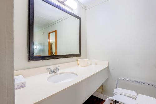 Cozy Garden Inn By OYO Hwy 40 Richmond - image 9