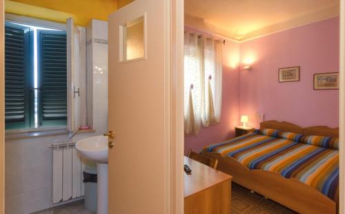Elite Double Room with Private Bathroom image 1