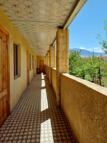 " UMAR " Guest house in Tong
