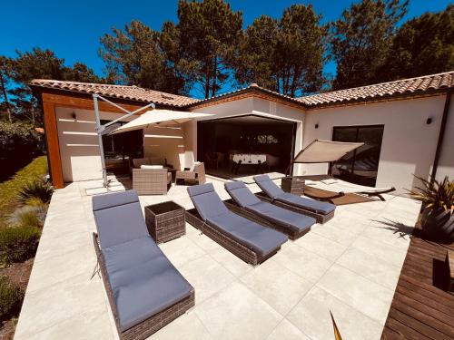 Erkély/terasz, Location villa entre lac et océan avec son spa de nage (Location villa entre lac et ocean avec son spa de nage) in Carcans