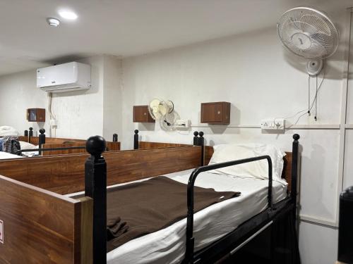 aaram ac dormitory in Ahmedabad
