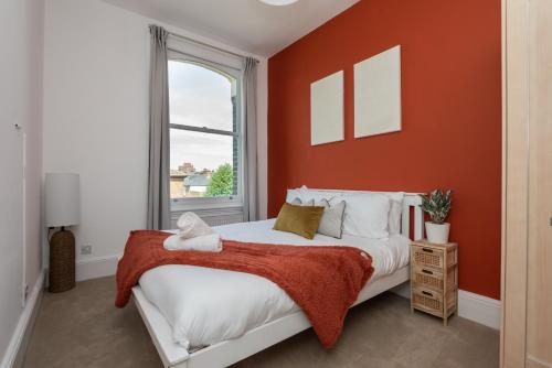 3 bed, 2 bath with terrace & local entertainment