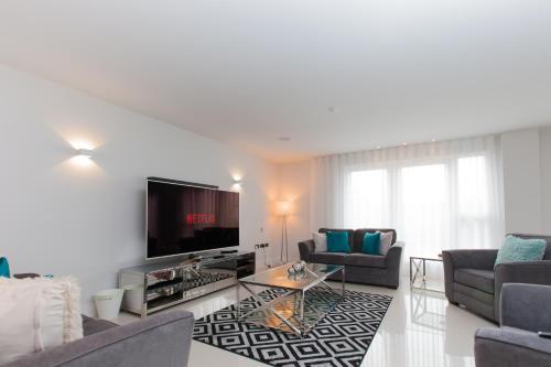 Luxurious Central Edinburgh Apartment - Sleeps 6, Edinburgh