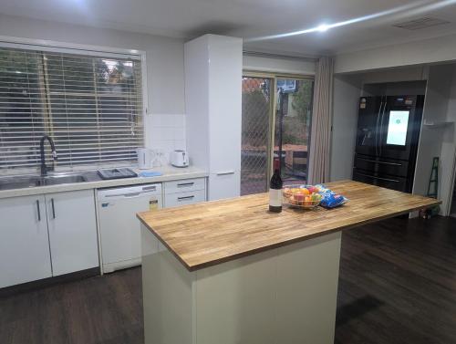 Home away from home - Whole house booking only -4 Bedrooms in Symonston