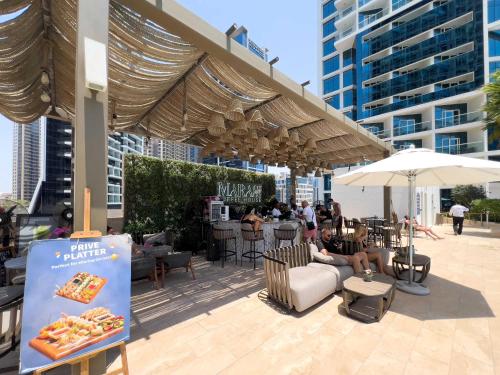 Luxury Canal-View Stay in Damac Privee, Dubaj