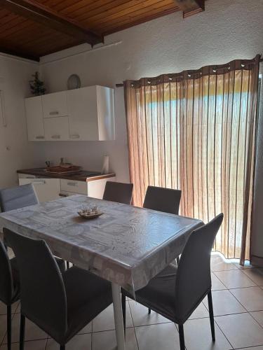 virtuve, Kuća prirode Kotač - Apartman Galerija (Kuca prirode Kotac - Apartman Galerija) in Lokve