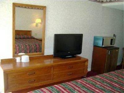 Passport Inn & Suites Chaplin - image 3