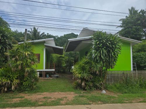 Sukanyawoodhouse near Thai sea