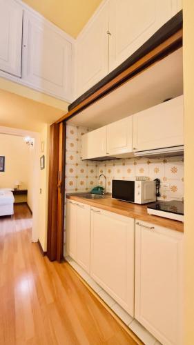 Historic apartment by the Pantheon, Roma (foto 4)