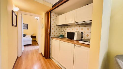 Historic apartment by the Pantheon, Roma (foto 5)