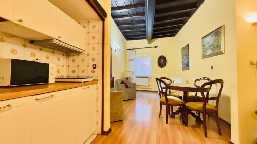 Historic apartment by the Pantheon, Roma (foto 6)