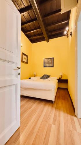 Historic apartment by the Pantheon, Roma (foto 8)