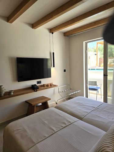 Apartment With Swimming Pool image 10