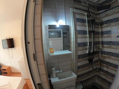Double or Twin Room image 6