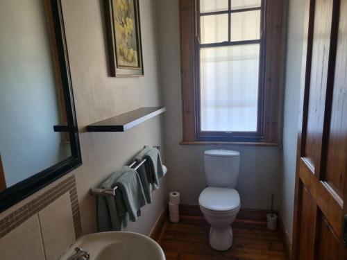 Twin Room image 6