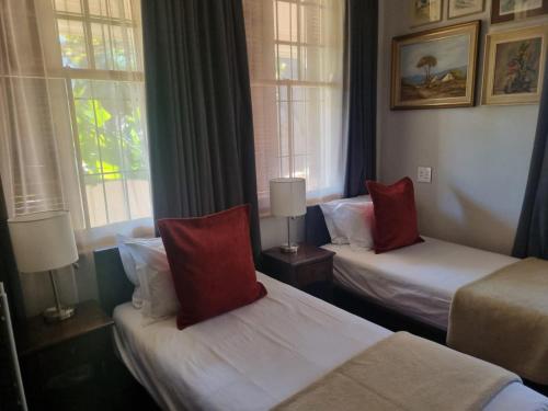 Twin Room image 2