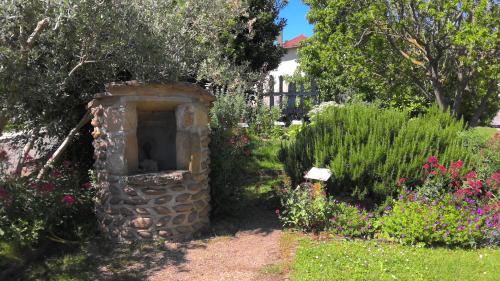 A környék, La Maison Lourégo studio Capucine (La Maison Lourego studio Capucine) in Hauterives