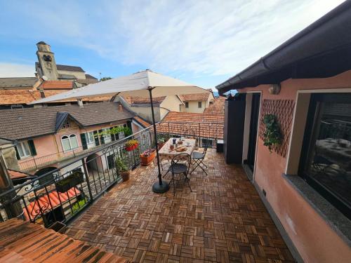 Balcony/terrace, Il Drago Del Lago - Holiday Home in Madonna Del Sasso
