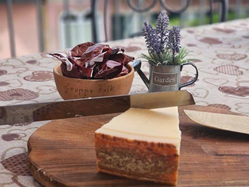 Food and beverages, Il Drago Del Lago - Holiday Home in Madonna Del Sasso