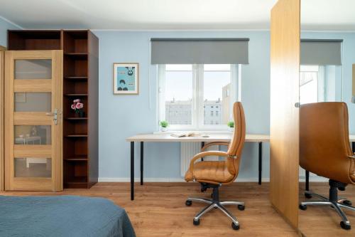 Bright Apartment Robocza in Wilda with Parking by Noclegi Renters - image 3