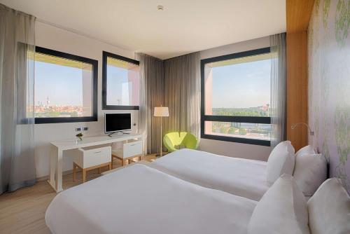 NH Milano Fiera - image 13