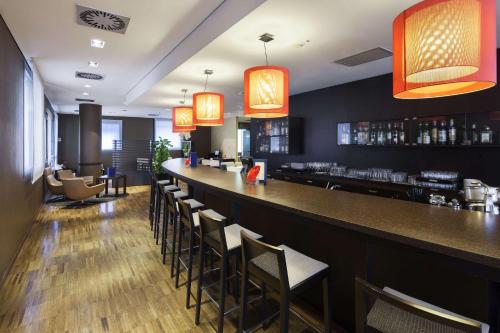 NH Milano Fiera - image 11