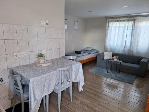 Facilities, Tiszavirag Szallashely in Tiszaalpár