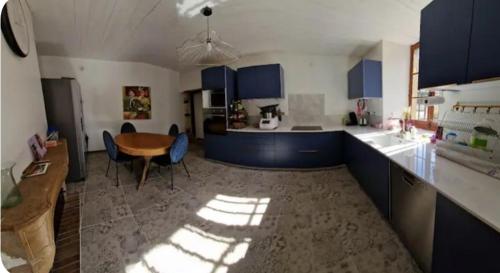 MAISON EN PIERRE type CHATEAU in Champagne-sur-Vingeanne