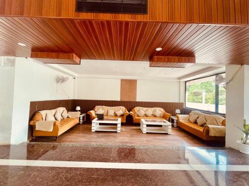 Hotel Ayodhya – Ayodhya, VA