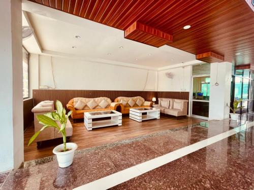 Hotel Ayodhya – Ayodhya, VA