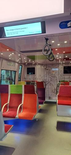 Цікаві місця поруч, Métro - Sac à dos - Dodo Chez Léontine 2 chambres Parking Wifi (Metro - Sac a dos - Dodo Chez Leontine 2 chambres Parking Wifi) in Коломб