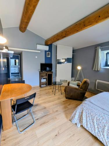 Studio du petit caillou en Drôme provençale , jacuzzi privatif en supplément (Studio du petit caillou en Drome provencale , jacuzzi privatif en supplement) in Saint-Restitut