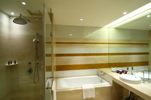 room detail thumbnail 2