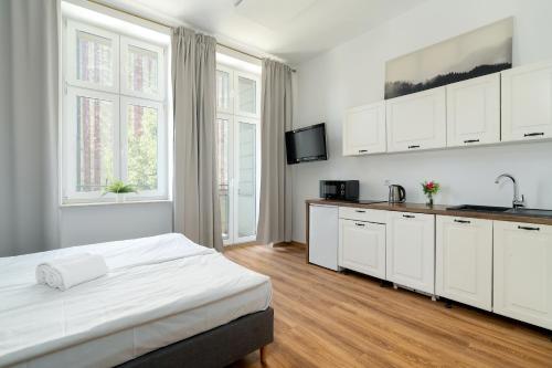 Cosy Studios Very Berry in Poznań Close to the Park by Noclegi Renters - Apartment - Poznań