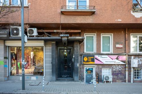 Luminous 2BDR with Balcony & View in the center, Sofia (photo 4)