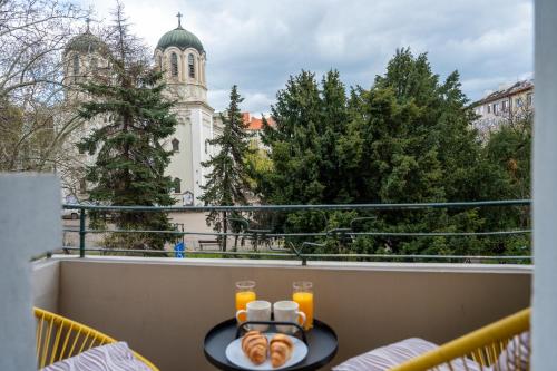 Luminous 2BDR with Balcony & View in the center, Sofia (photo 7)