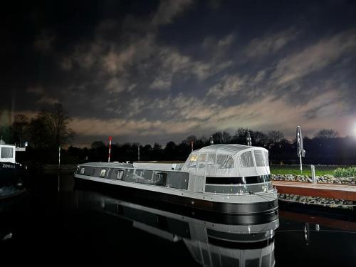 Luxus Wohnschiff Madam President, Berlin (zdjęcie 6)