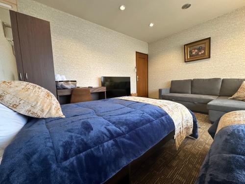 room detail thumbnail 2