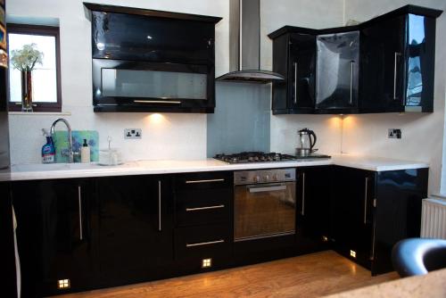 3bed Contractor, Wifi,2 Free parking space in Wyke