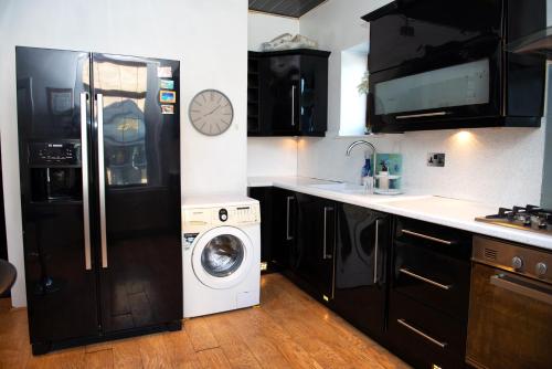 3bed Contractor, Wifi,2 Free parking space in Wyke