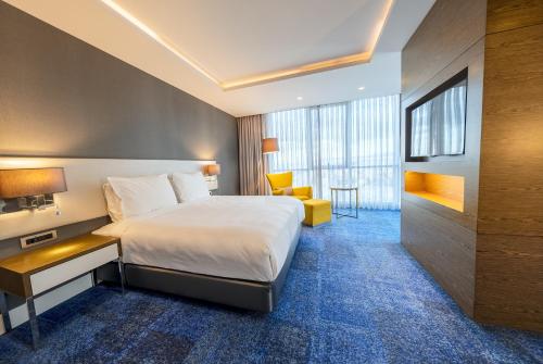 room detail thumbnail 1