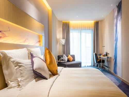 room detail thumbnail 1