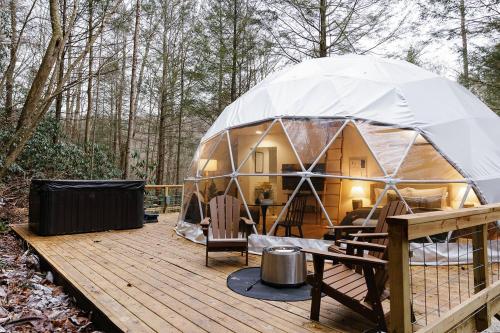“Climber's Den” Rare Cliffside Stay w/HotTub RRG