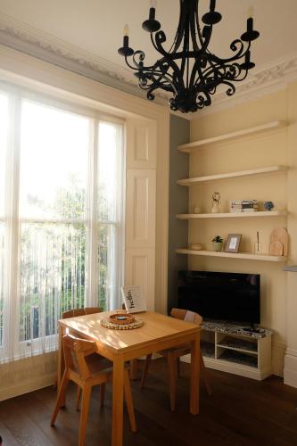 Amanah Properties Stylish- 2-Bed Apartment Close to Abbey Road, Central London Zone 2, Londres
