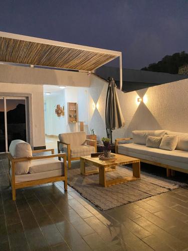 발코니/테라스, Lomas del Encanto, villa en la montaña cerca del mar (Lomas del Encanto, villa en la montana cerca del mar) in 포를라마르