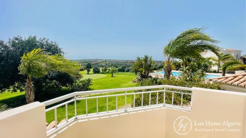 Balcony/terrace, Green Lodge - Pestana Golf - Big Terrace - Pool in Estombar