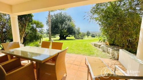 Facilities, Green Lodge - Pestana Golf - Big Terrace - Pool in Estombar